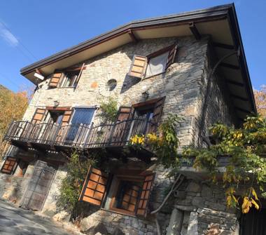 Villetta a schiera in vendita a Challand-Saint-Victor, Frazione Isollaz