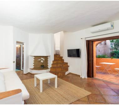 Trilocale in vendita a Arzachena, Frazione Liscia Di Vacca, Viale Orecchioni 114