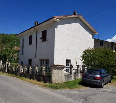 Casa indipendente in vendita a Avolasca (Alessandria), Strada Comunale Tortona Garbagna 54