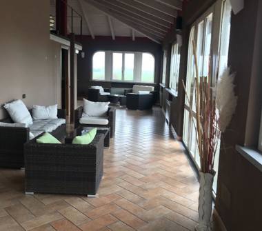 Hotel in vendita a Castelvetro Piacentino (Piacenza), Dei Due Ponti 37