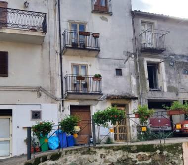 Casa indipendente in vendita a San Mango d'Aquino (Catanzaro), Piazza Italia 1