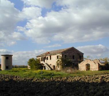 Rustico/Casale in vendita a Montelupone, Frazione San Firmano
