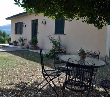Affitto Villa Vacanze a Fossato di Vico, Frazione Colbassano, Via Colbassano 45