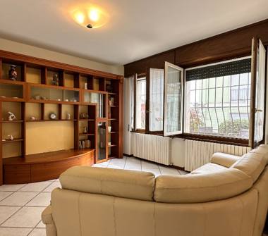 Affitto Appartamento Vacanze a Desenzano del Garda, Frazione Rivoltella, Via degli Olmi 2