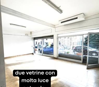 Negozio in vendita a Perugia, Zona Montebello