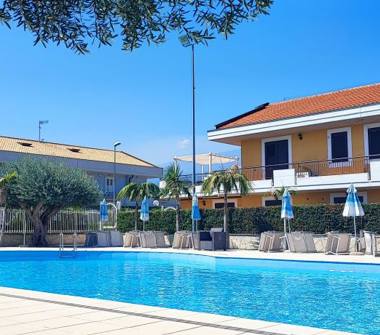 Offerta Vacanze Albergo/Hotel a Mascali, Frazione Fondachello, Via Dott. Mario amato 26