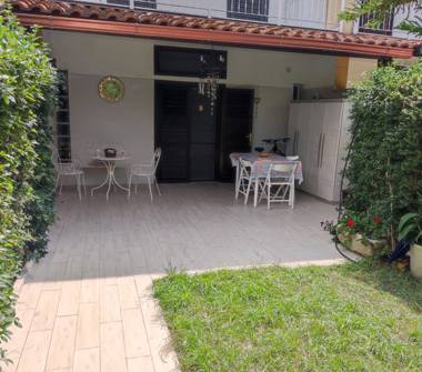 Villetta a schiera in vendita a Bernalda, Frazione Metaponto, Viale Padre Mario Pagano