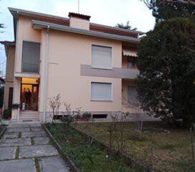 Casa indipendente in vendita a Pordenone, Frazione Centro città, via Montello 61