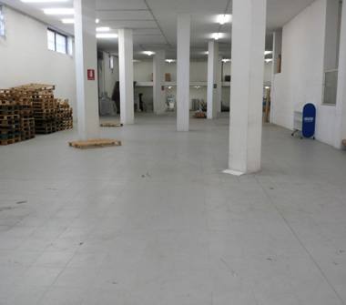 Magazzino in vendita a Nuoro, Frazione Centro città, Via Pasquale Dessanay 79