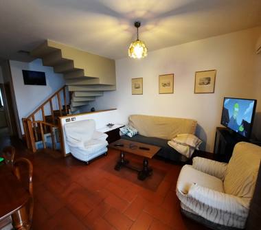 Villetta a schiera in vendita a Urbino, Frazione Mazzaferro, Via del Colle 10