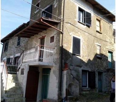 Casa indipendente in vendita a Coli, Frazione Pescino, Vicolo del Pozzo .