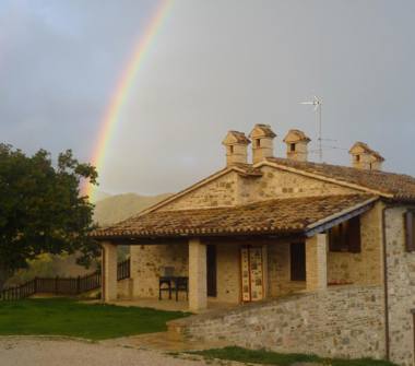 Rustico/Casale in vendita a Acqualagna, Frazione Località Pole