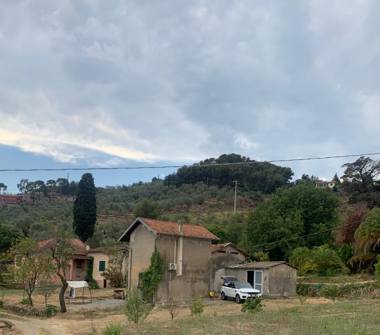 Casa indipendente in vendita a Imperia (Imperia), Via Poggi 130