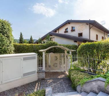 Affitto Appartamento Vacanze a Roè Volciano, Frazione Roè, Via Gardesana 52