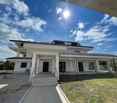 Ufficio in affitto a Minturno, Frazione Scauri, via Castagna 28