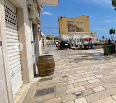 Negozio in vendita a Manfredonia (Foggia), piazzetta mercato 2