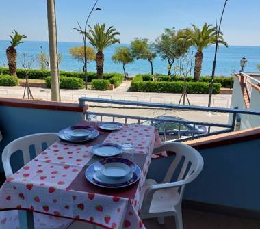 Affitto Appartamento Vacanze a Montegiordano, Frazione Montegiordano Marina, Lungomare G. Liguori 101