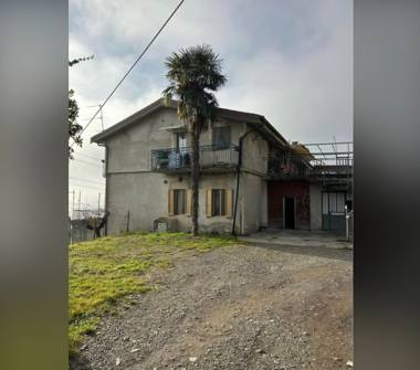 Porzione di casa in vendita a Endine Gaiano, Frazione Piangaiano