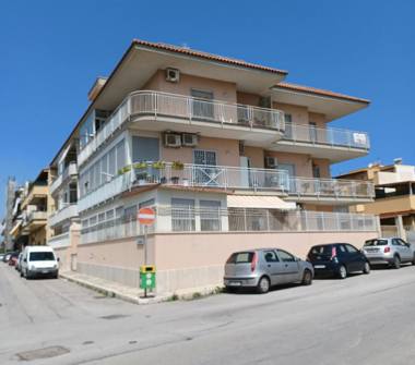 Quadrilocale in vendita a Ficarazzi (Palermo), Via Gioacchino Rossini 25