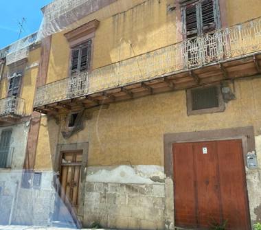 Palazzo/Stabile in vendita a Canosa di Puglia (Barletta-Andria-Trani), Corso Traiano 28