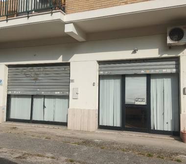 Ufficio in vendita a Latina, Frazione Latina Scalo, Via degli Ausoni 57