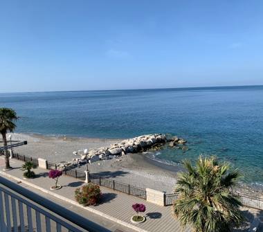 Affitto Casa Vacanze a Motta San Giovanni (Reggio Calabria), Lungomare Cicerone 99