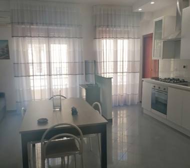 Trilocale in affitto a Margherita di Savoia (Barletta-Andria-Trani), Piazza G. Marconi 9