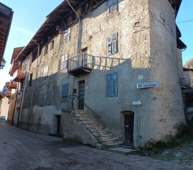 Palazzo/Stabile in vendita a Terzolas, Frazione Stazione Di Terzolas, Via dei Canòpi 7