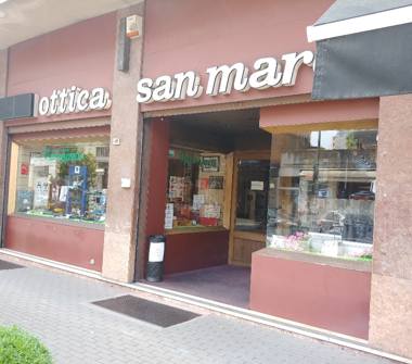 Negozio in vendita a Pordenone, Frazione Centro città, Viale Franco Martelli 10