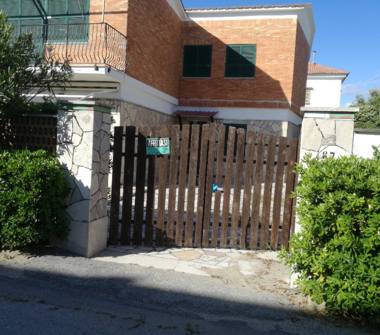 Casa indipendente in affitto a Ardea, Frazione Marina Di Tor San Lorenzo, Via dei Cavalli Marini 87