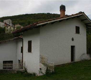 Villa in vendita a Fiastra, Frazione Trebbio