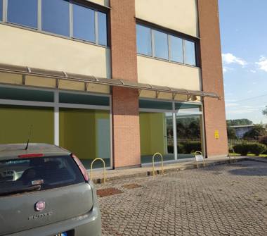 Negozio in vendita a Cadrezzate con Osmate (Varese), Via San Francesco D'Assisi 96