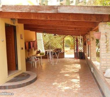 Casa indipendente in vendita a Catanzaro, Frazione Catanzaro Marina, Viale Isonzo 192