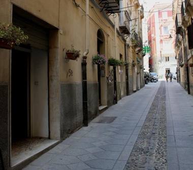 Negozio in vendita a Cagliari, Frazione Centro città