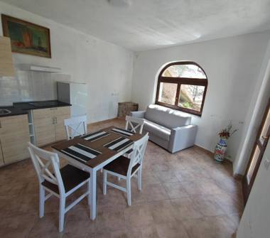 Bilocale in vendita a Cuasso al Monte (Varese), Via Imborgnana 13