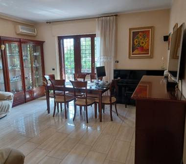 Quadrilocale in vendita a Roma, Zona Romanina, Via Borghesiana