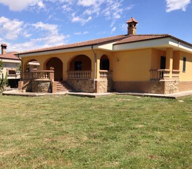 Villa in affitto a Crotone (Crotone), Via delle Bocche di Leone 3