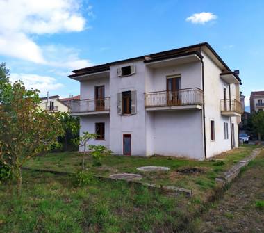 Casa indipendente in vendita a Teggiano, Frazione Prata Perillo, Via Provinciale Teggiano Polla 1