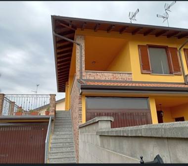 Casa indipendente in vendita a Mortara (Pavia)