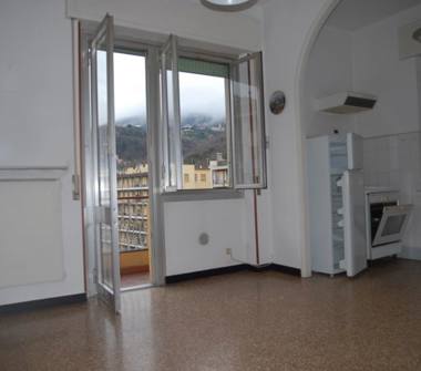 Appartamento in vendita a Genova, Zona Rivarolo