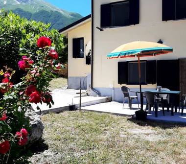 Casa indipendente in vendita a Castelli (Teramo), Contrada San Rocco