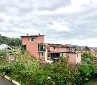 Quadrilocale in vendita a La Spezia, Zona Felettino, Via dei Pilastri 75