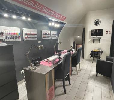 Centro estetico in vendita a Napoli, Zona Chiaia, Via Carlo poerio 15