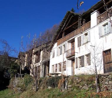 Rustico/Casale in vendita a Rossa (Vercelli)