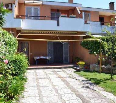 Villetta a schiera in vendita a Anzio, Frazione Lavinio-Lido di Enea