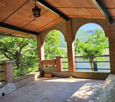 Casa indipendente in vendita a Calci, Frazione Montemagno, Via degli Omberaldi 8