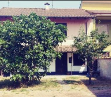 Casa indipendente in vendita a Castelnovetto (Pavia)