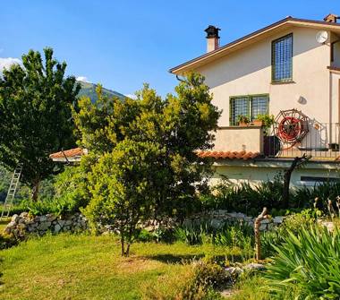 Villa in vendita a Mompeo (Rieti)