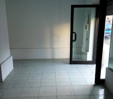 Negozio in vendita a Cagliari, Frazione Centro città, Via Trincea delle Frasche 19