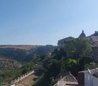 Casa indipendente in vendita a Ragusa, Frazione Centro città, Via XI Febbraio 39